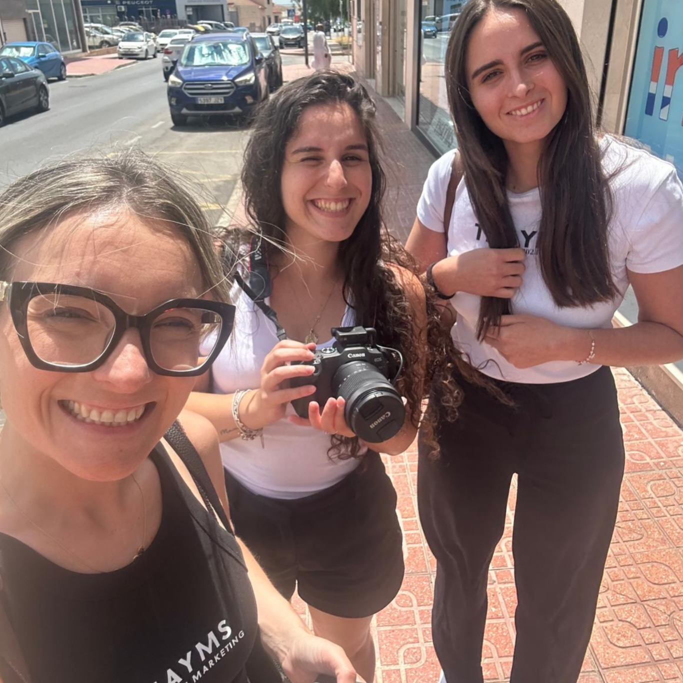 Trabajo en equipo en agencia de marketing